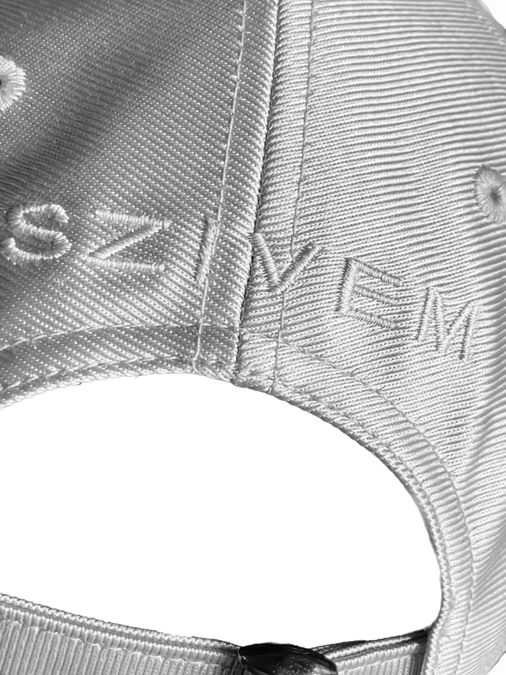 Casquette Argentée Brodée – Style Duckbill