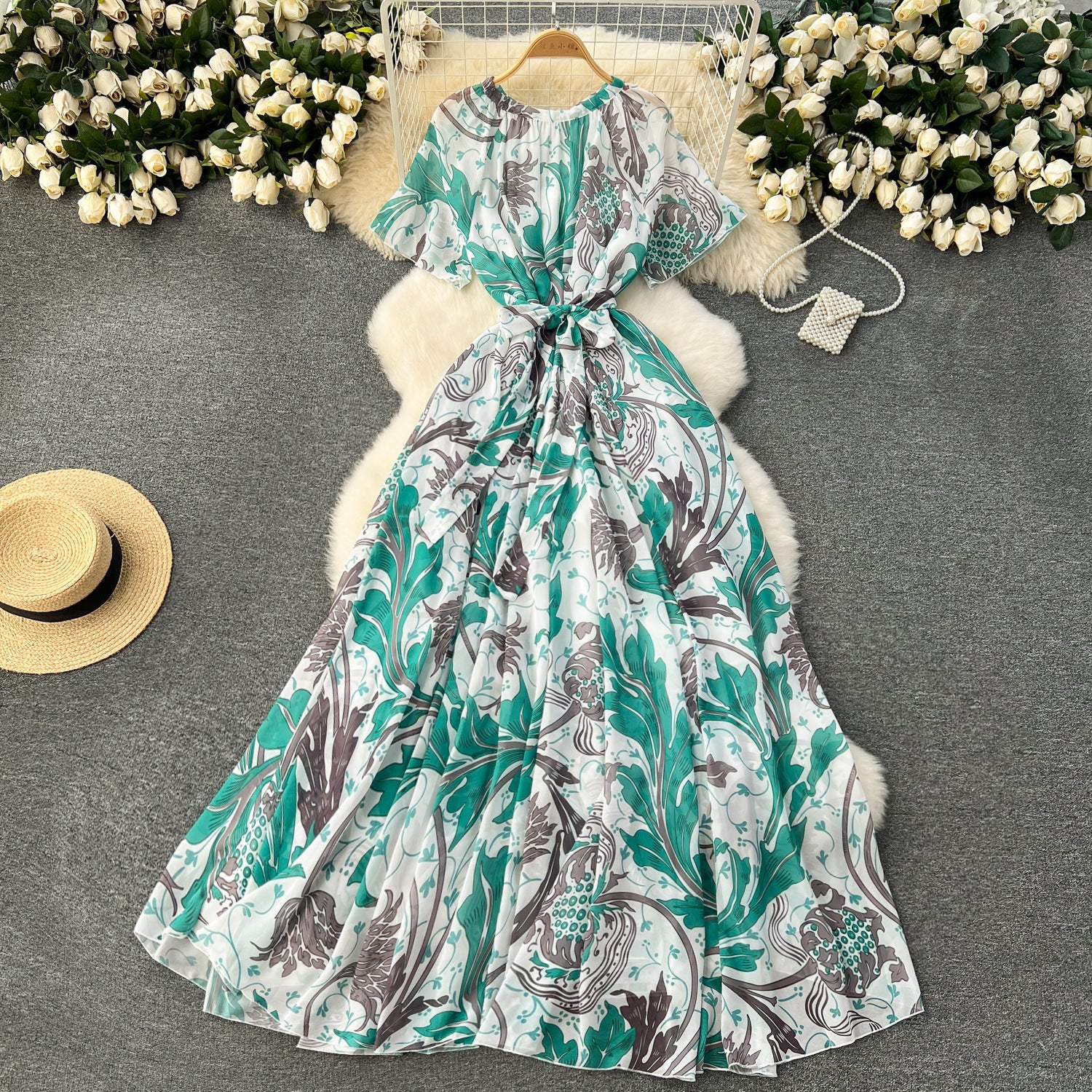Robe moulante à lacets imprimée