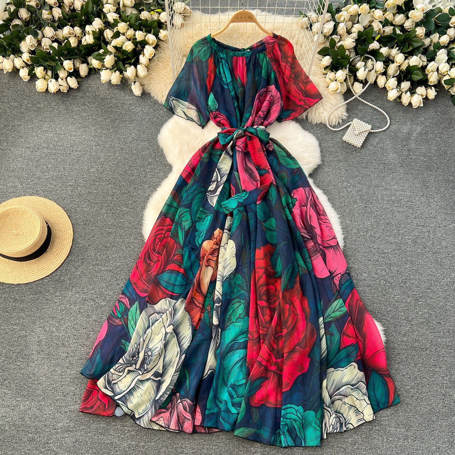 Robe moulante à lacets imprimée