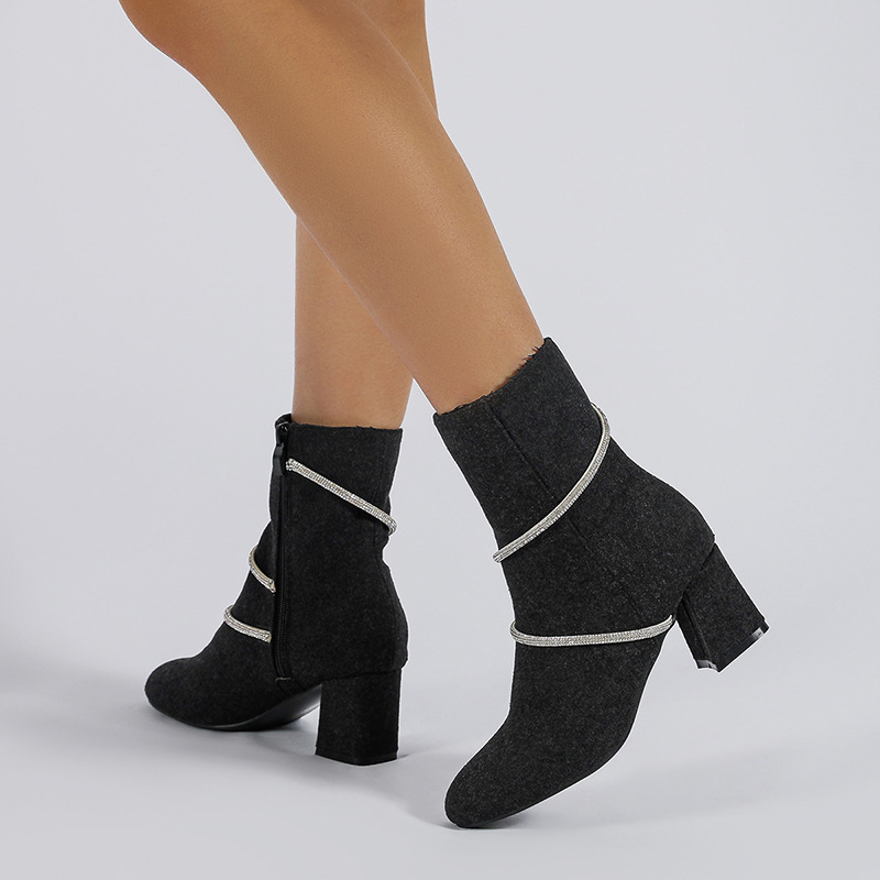 Glamorösa ankelboots med glittrande kedjor