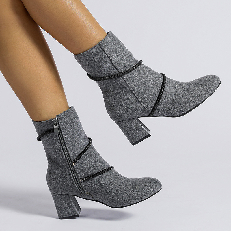 Glamorösa ankelboots med glittrande kedjor