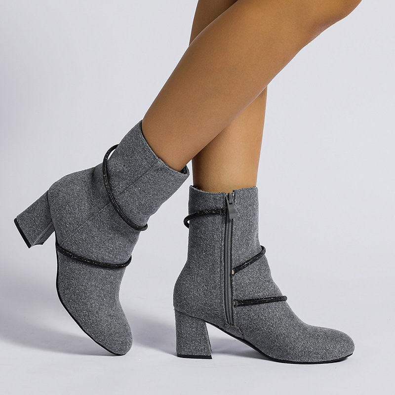 Glamorösa ankelboots med glittrande kedjor