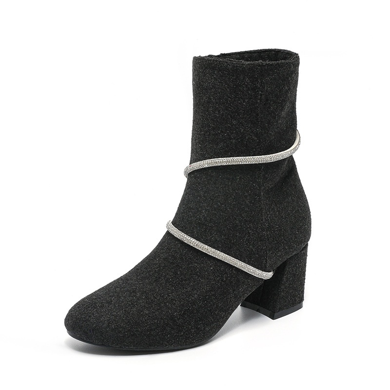 Glamorösa ankelboots med glittrande kedjor