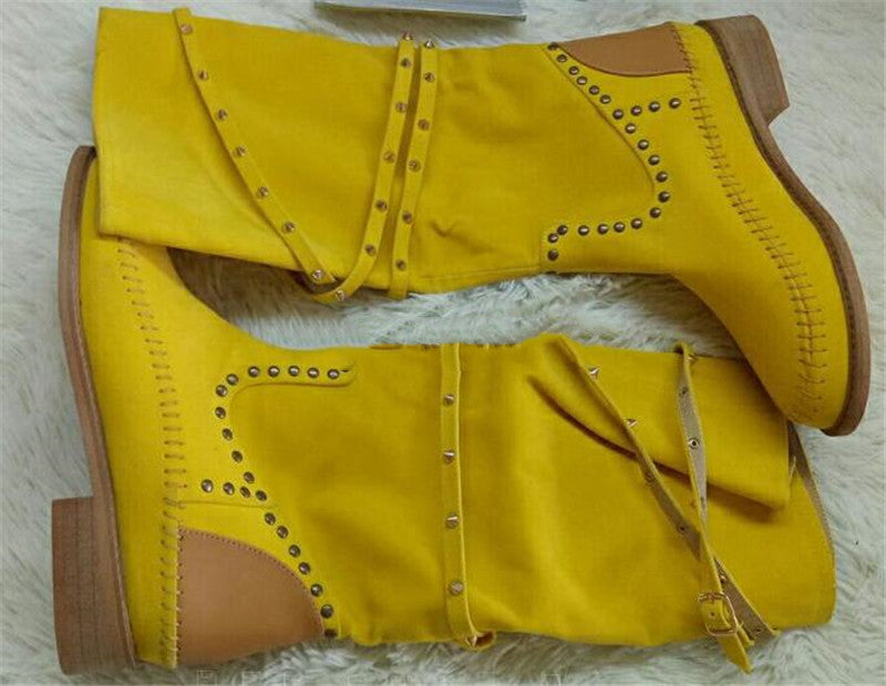 Bottes plates décontractées en daim de couleur unie à tête ronde et rivets plats jusqu'aux genoux
