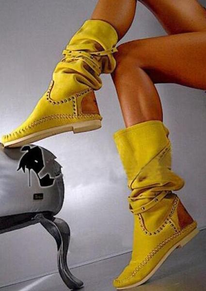 Bottes plates décontractées en daim de couleur unie à tête ronde et rivets plats jusqu'aux genoux